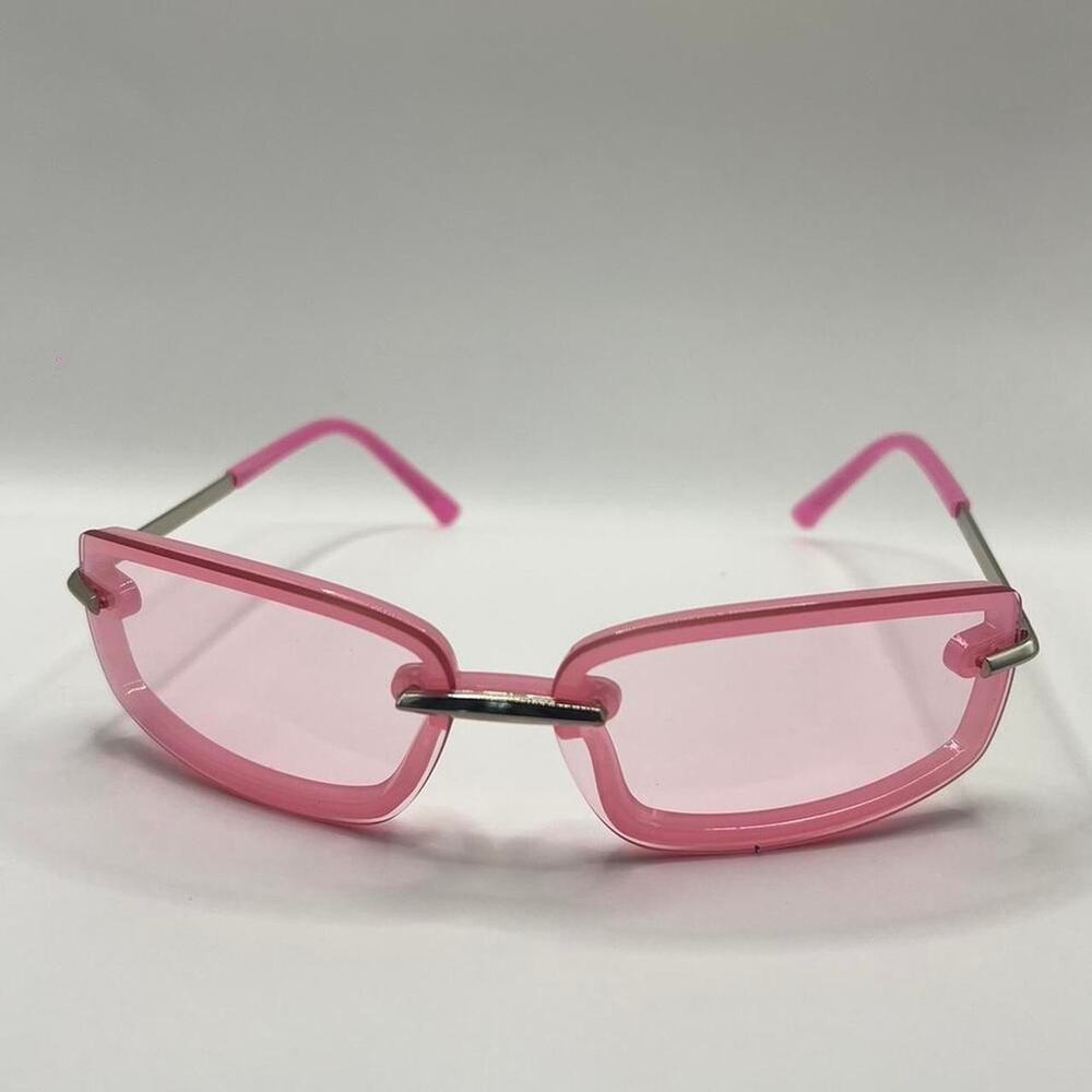 Pink sunglasses with a retro